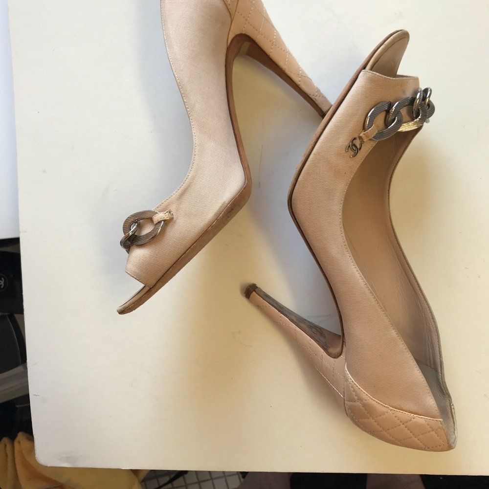 Chanel hight heels 4 1/2’’pump chic beige color